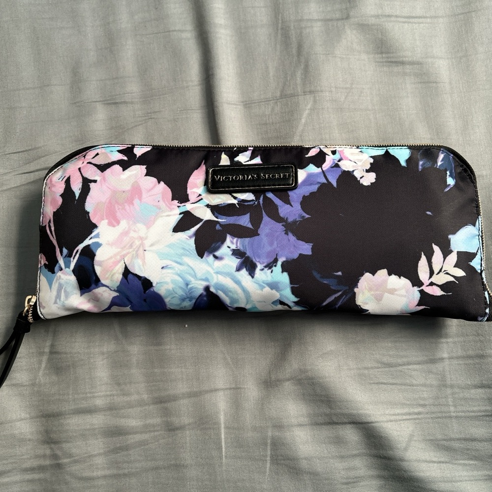 Victorias secret packable weekender bag  EUC